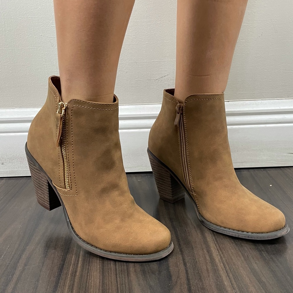 Tan suede zipper bootie - Picture 4 of 6